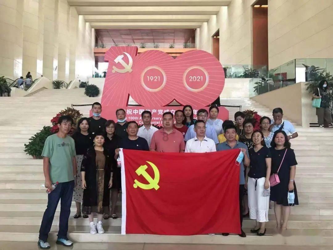 党端网评︱学校门卫和市委书记都值得点赞