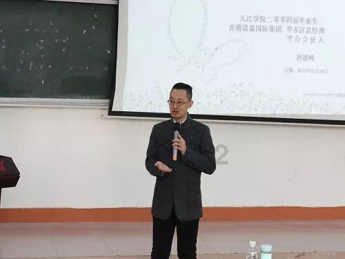 奥利维亚收养猫